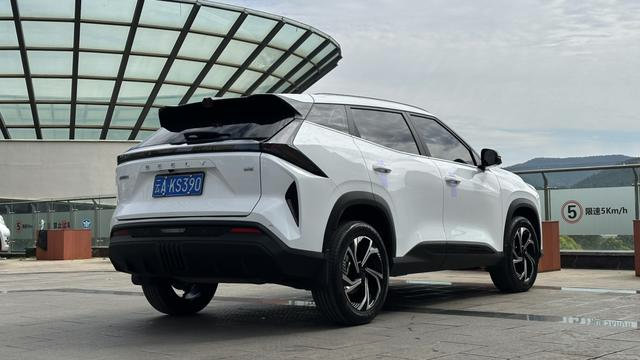 Geely Atlas thumbnail 9