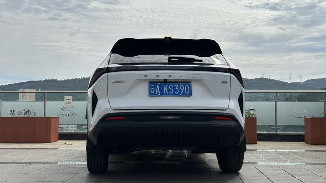 Geely Atlas thumbnail 8