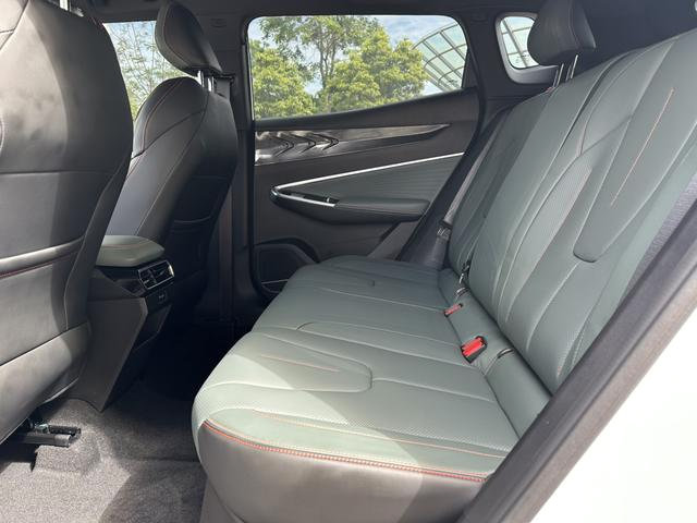 Geely Atlas thumbnail 6