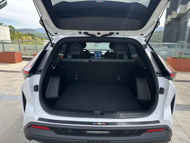 Geely Atlas thumbnail 25