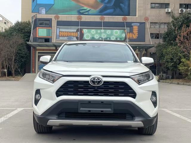 Toyota RAV4 thumbnail 6