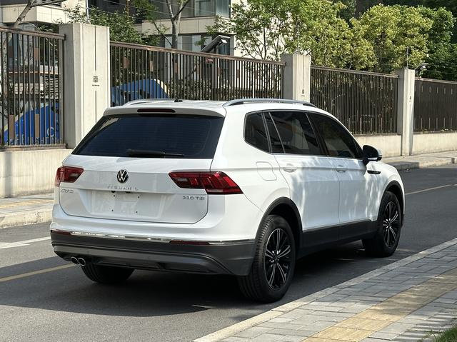 Volkswagen Tiguan L thumbnail 22