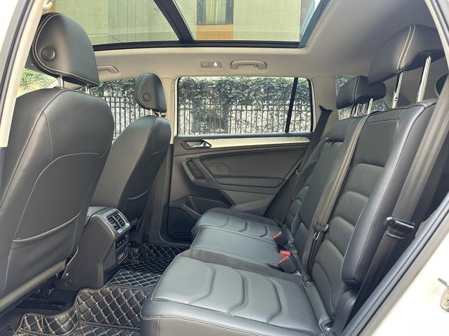Volkswagen Tiguan L thumbnail 14