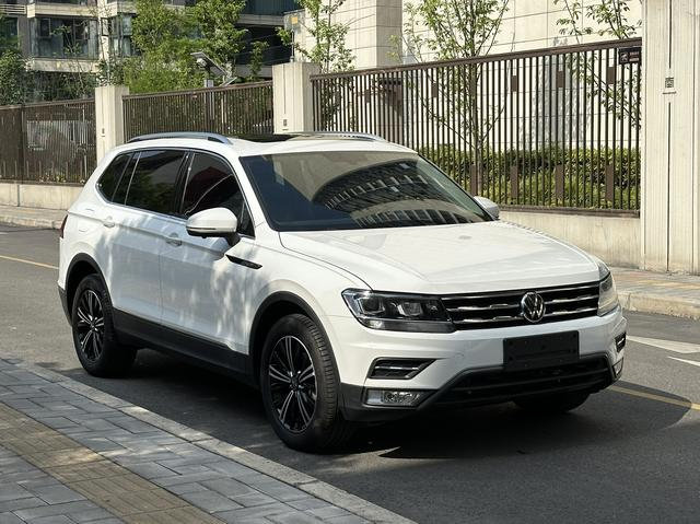 Volkswagen Tiguan L thumbnail 13