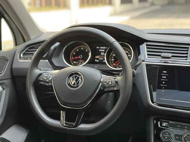 Volkswagen Tiguan L thumbnail 6