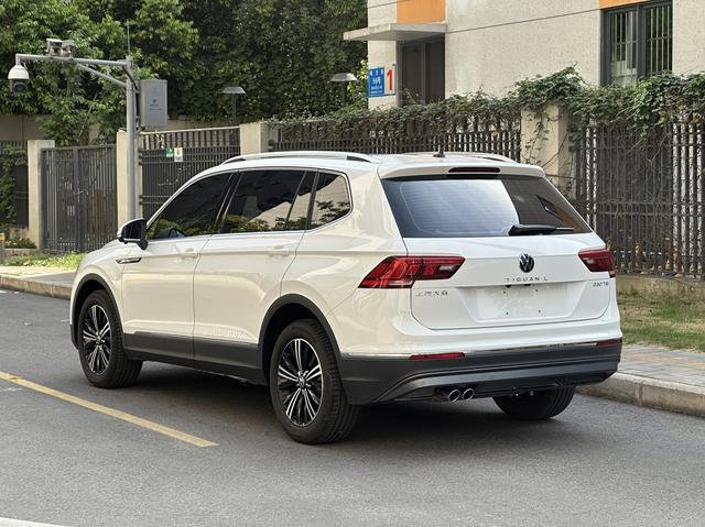 Volkswagen Tiguan L thumbnail 3