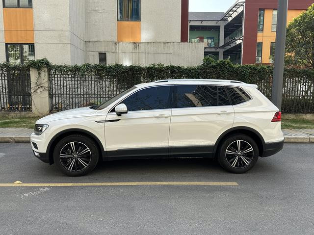 Volkswagen Tiguan L thumbnail 19
