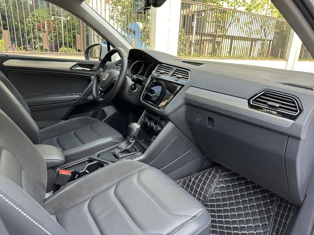 Volkswagen Tiguan L thumbnail 18