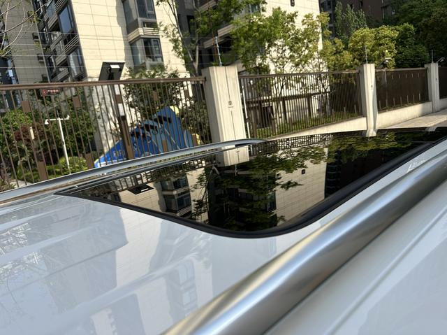Volkswagen Tiguan L thumbnail 17