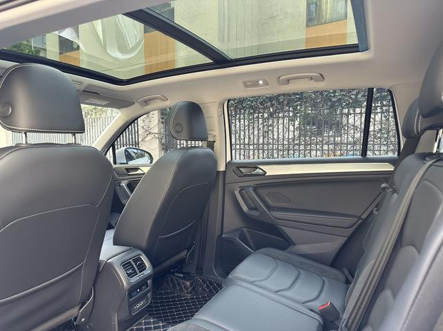 Volkswagen Tiguan L thumbnail 15