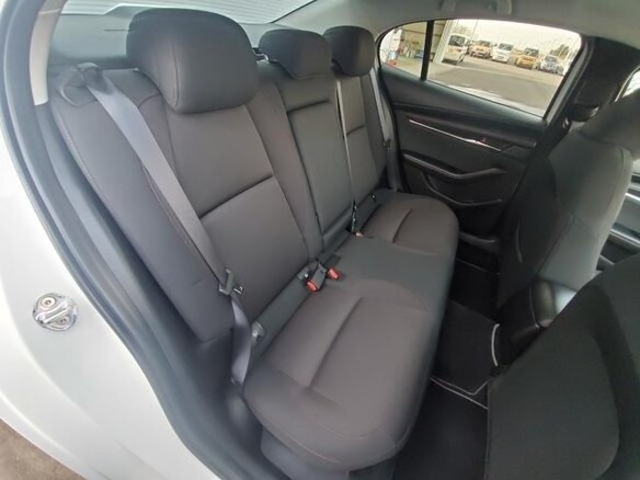 Mazda 3 thumbnail 5