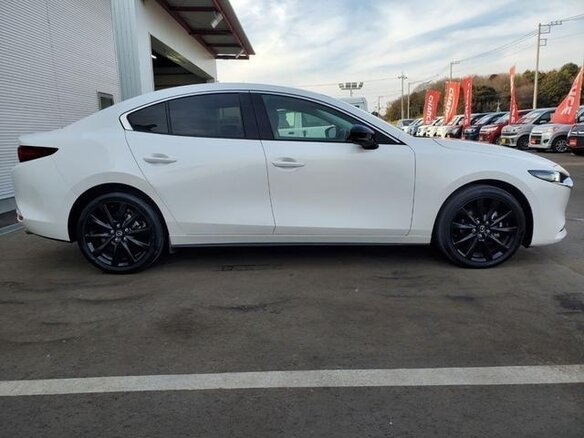 Mazda 3 thumbnail 8
